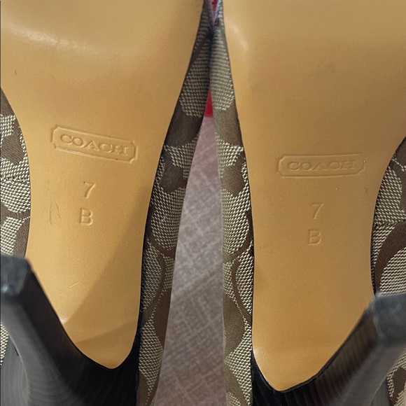 Coach Women's Tan Patterned Peep Toe Heels - Picture 6 of 9